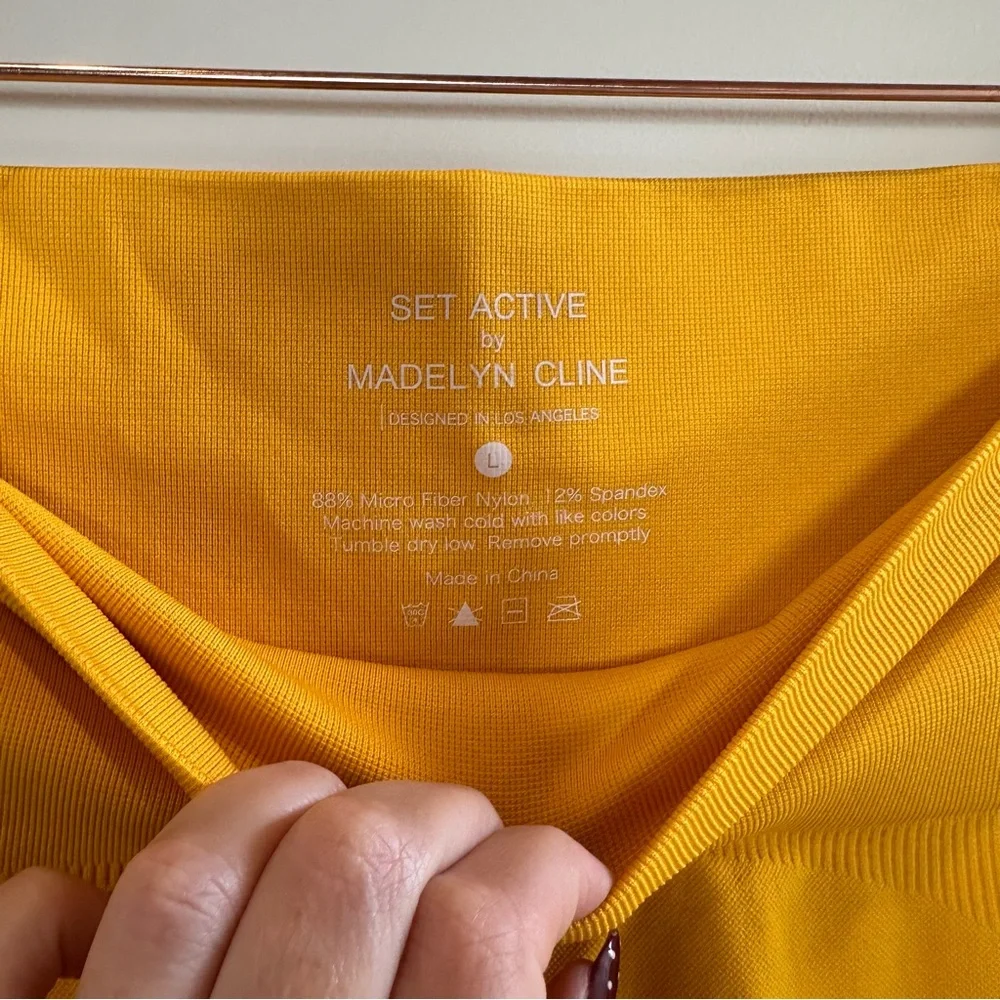 SET Active Vibrant Yellow Leggings - Picture 4 of 7